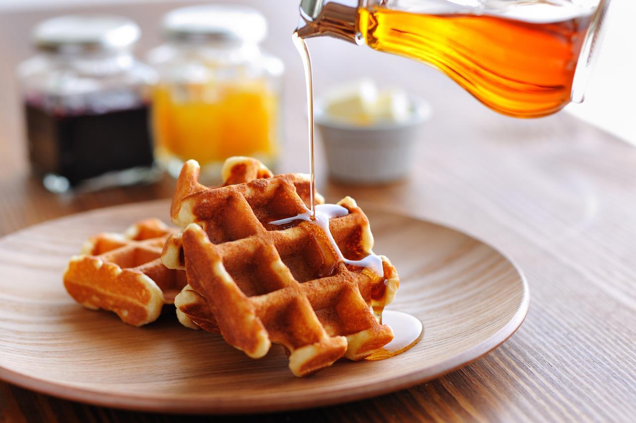 Omo7 Asahikawa By Hoshino Resorts Екстер'єр фото Maple syrup being poured on a stack of waffles